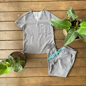 Women’s Figs Scrubs Set (Medium Bottoms, Small Top)
